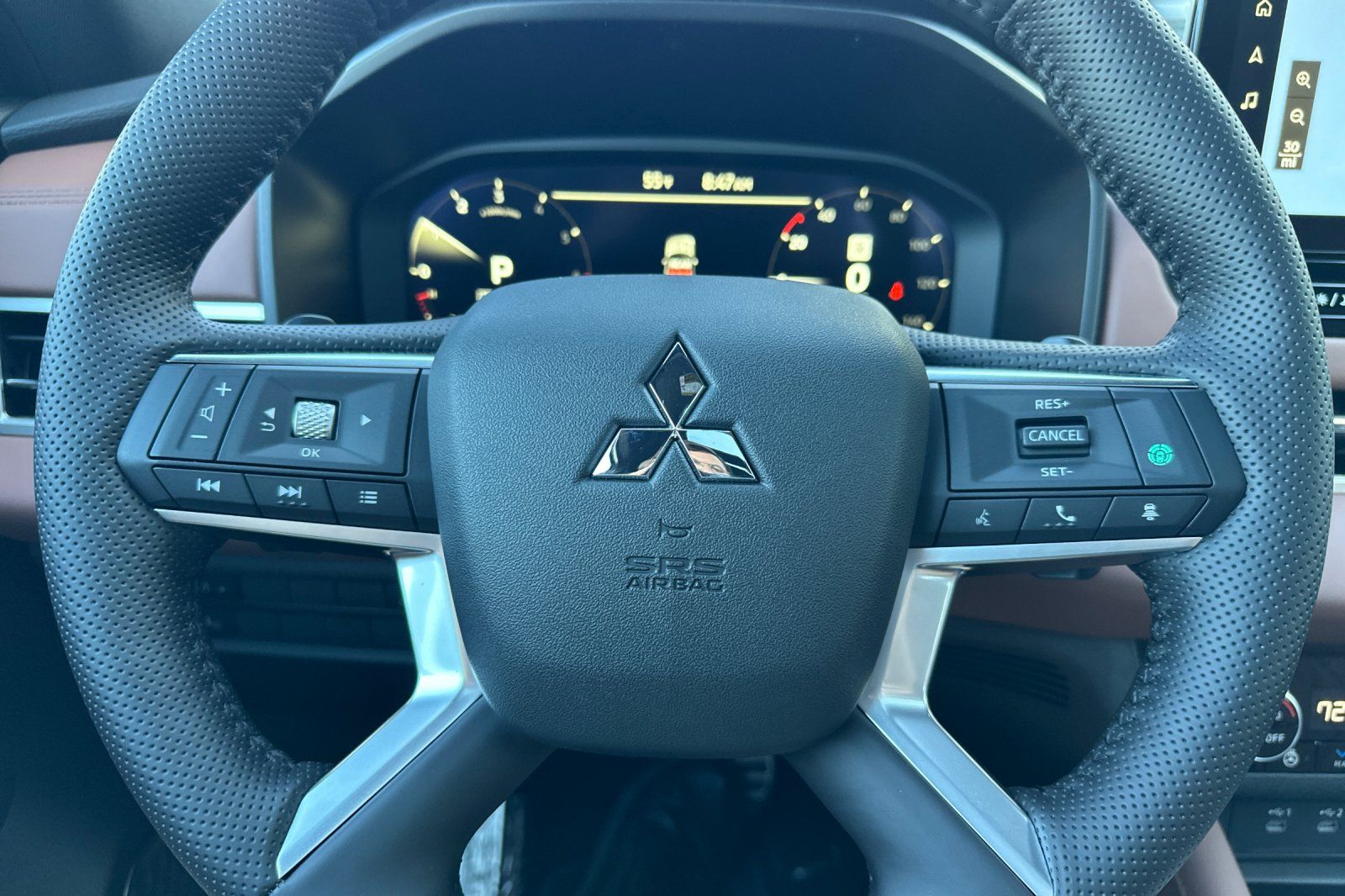 2025 Mitsubishi Outlander SEL photo 23