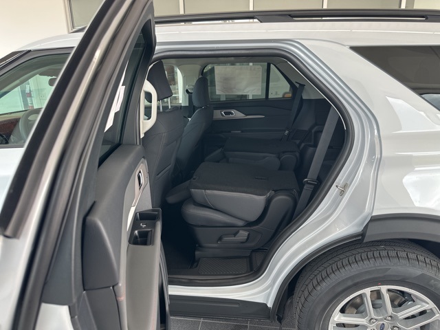 2025 Ford Explorer photo 41