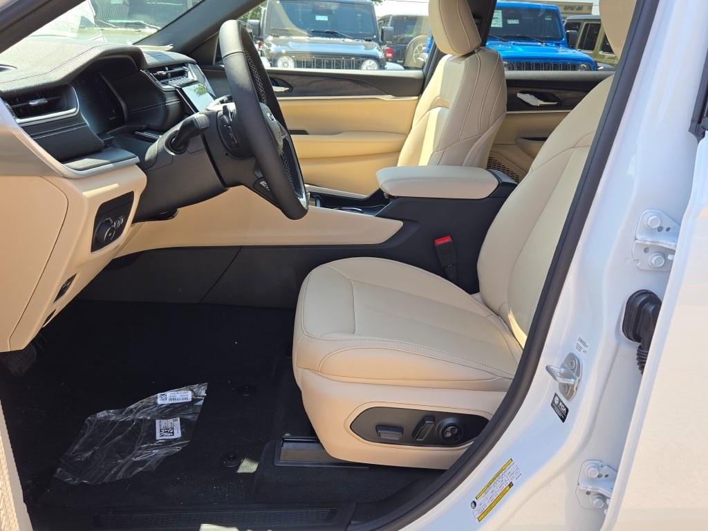 2025 Jeep Grand Cherokee Limited photo 19