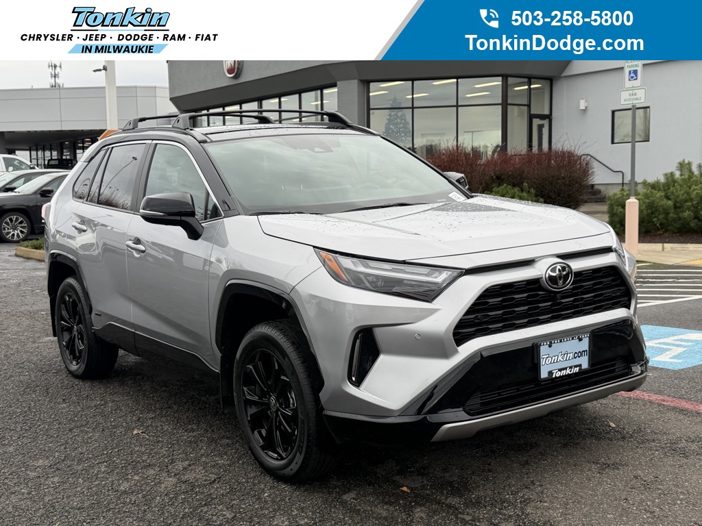 2025 Toyota RAV4 XSE's photo