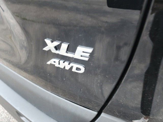 2025 Toyota RAV4 XLE photo 7