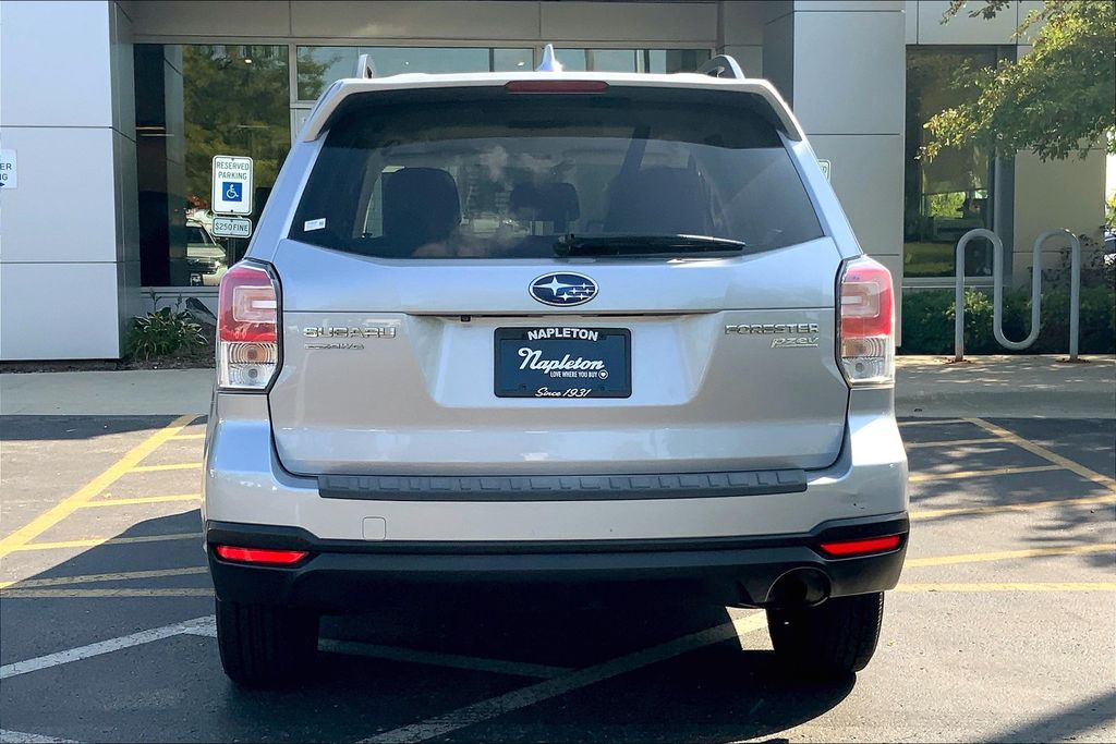 2017 Subaru Forester 2.5i Premium photo 3