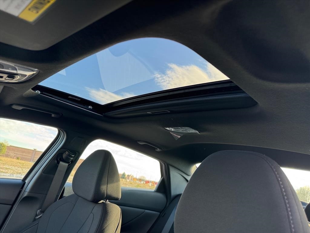 2026 Hyundai Elantra SEL Sport photo 4