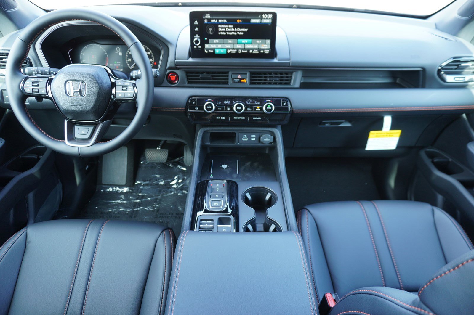 2025 Honda Pilot TrailSport photo 2