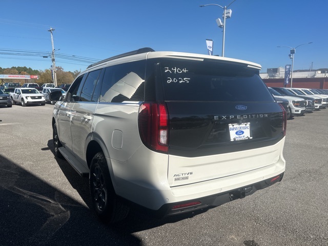 2025 Ford Expedition photo 4