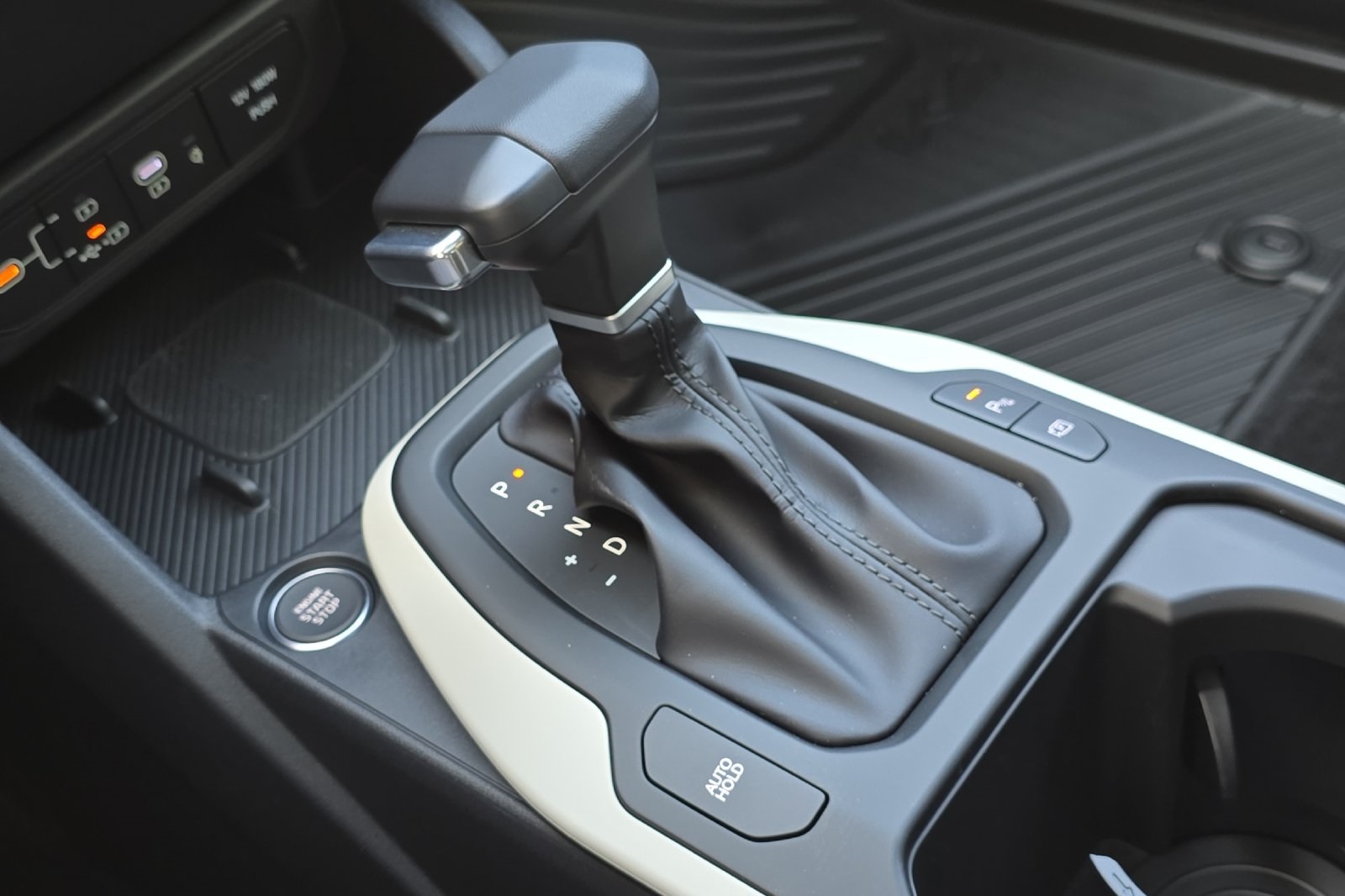 2025 Kia K4 GT-Line Turbo photo 16
