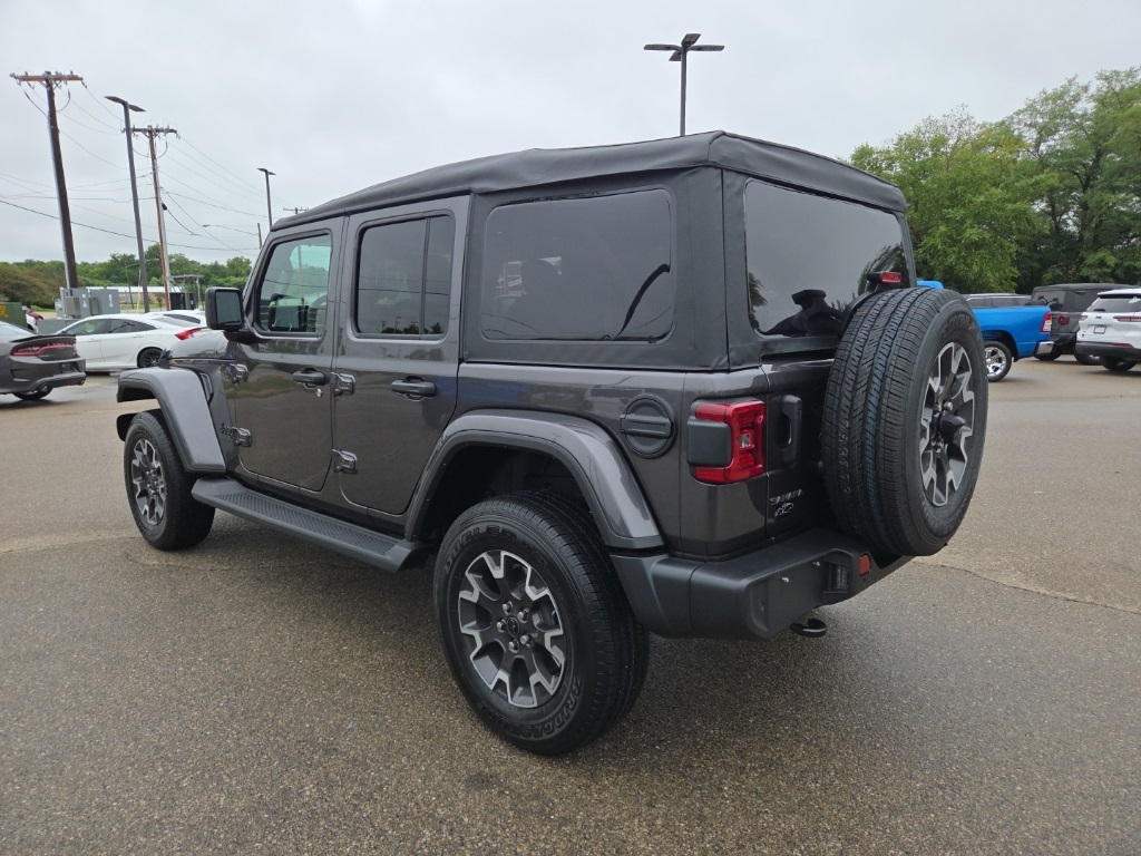 2025 Jeep Wrangler Sahara photo 4