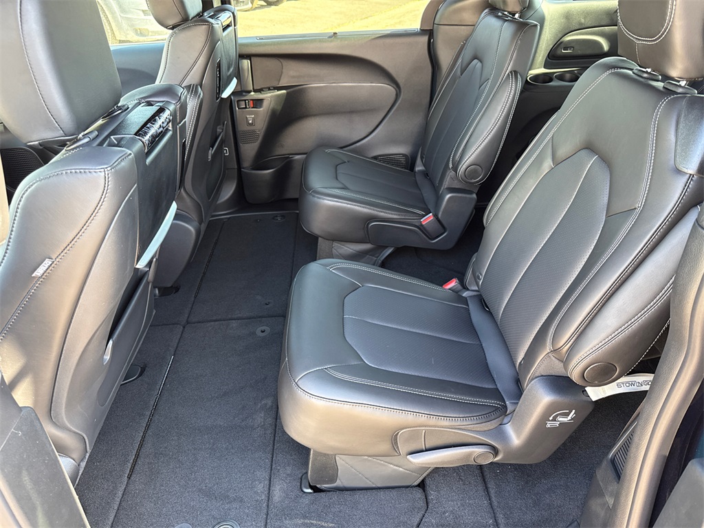2025 Chrysler Pacifica photo 19