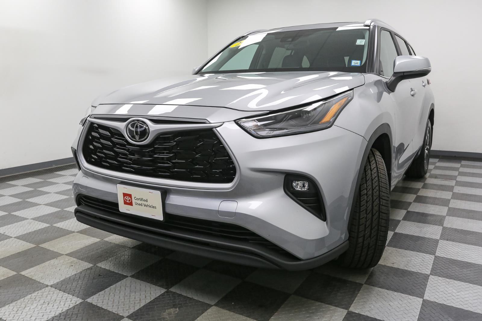 2023 Toyota Highlander XLE photo 4