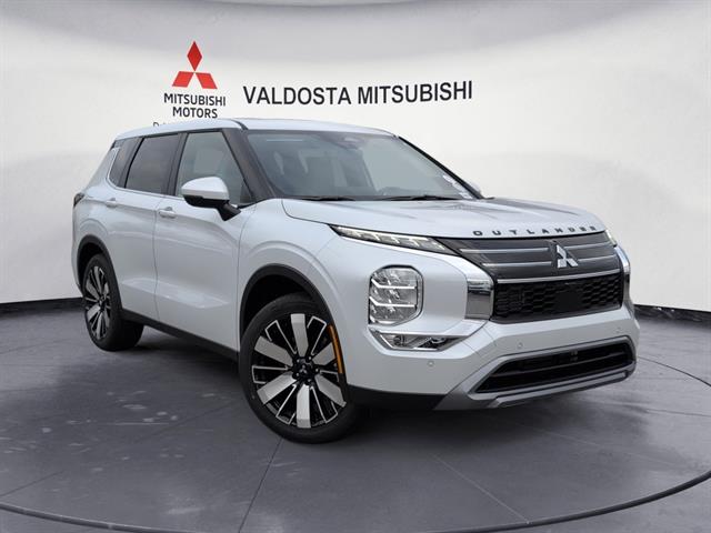 2026 Mitsubishi Outlander SE's photo