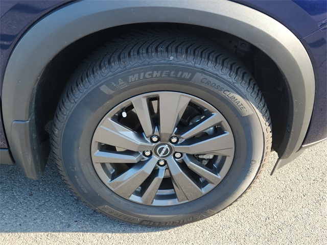2022 Nissan Pathfinder SV photo 17