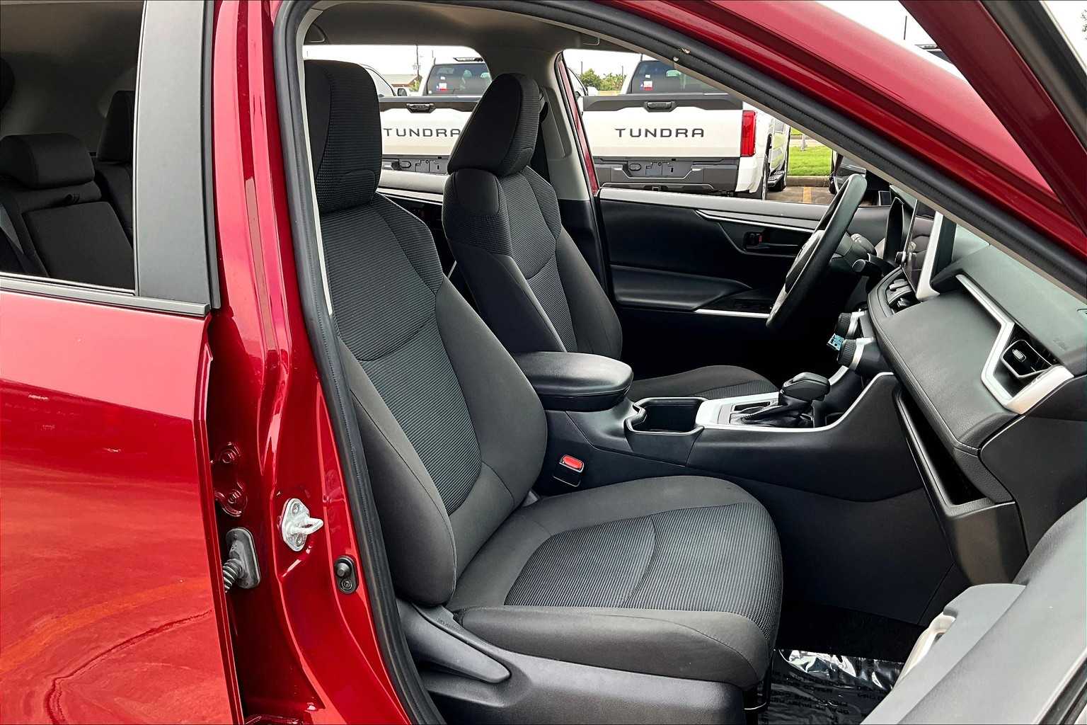 2023 Toyota RAV4 LE photo 8