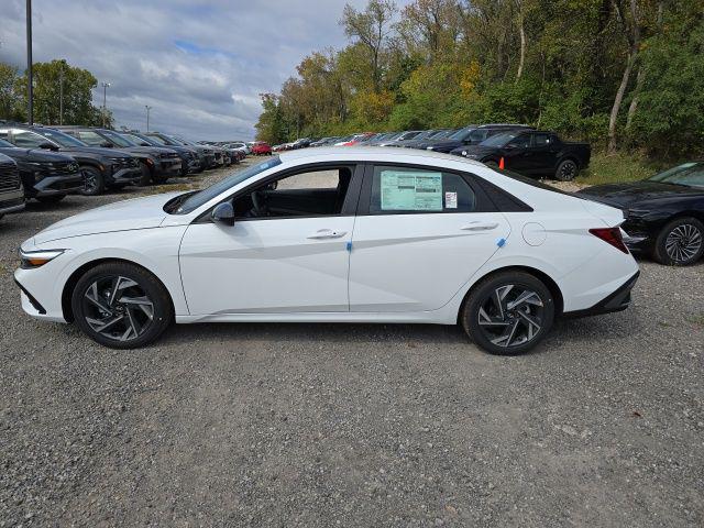 2025 Hyundai Elantra SEL Sport photo 2