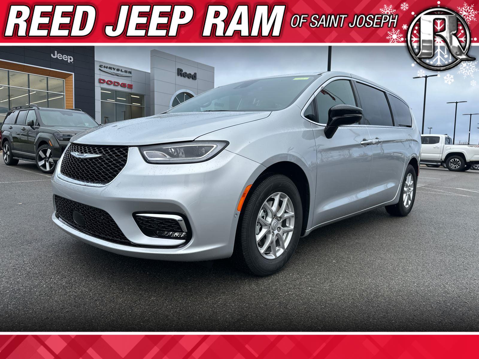 2026 Chrysler Pacifica Select's photo