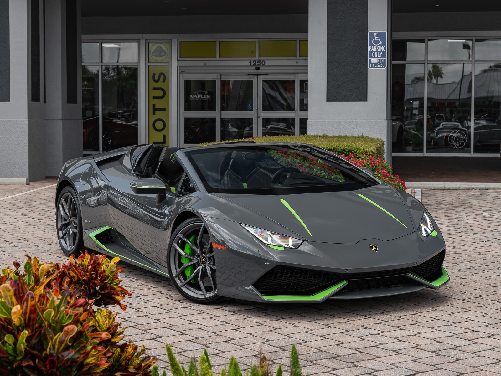 2016 Lamborghini Huracan LP 610-4 Spyder photo 12