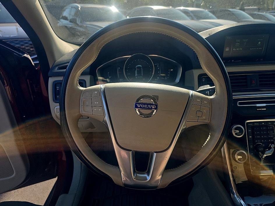 2015 Volvo XC70 T6 Platinum photo 11