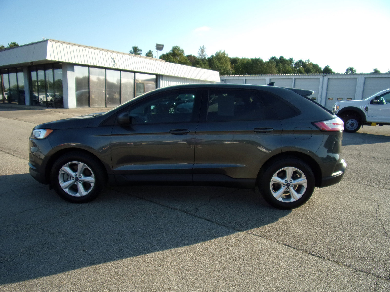 2019 Ford Edge SE photo 3