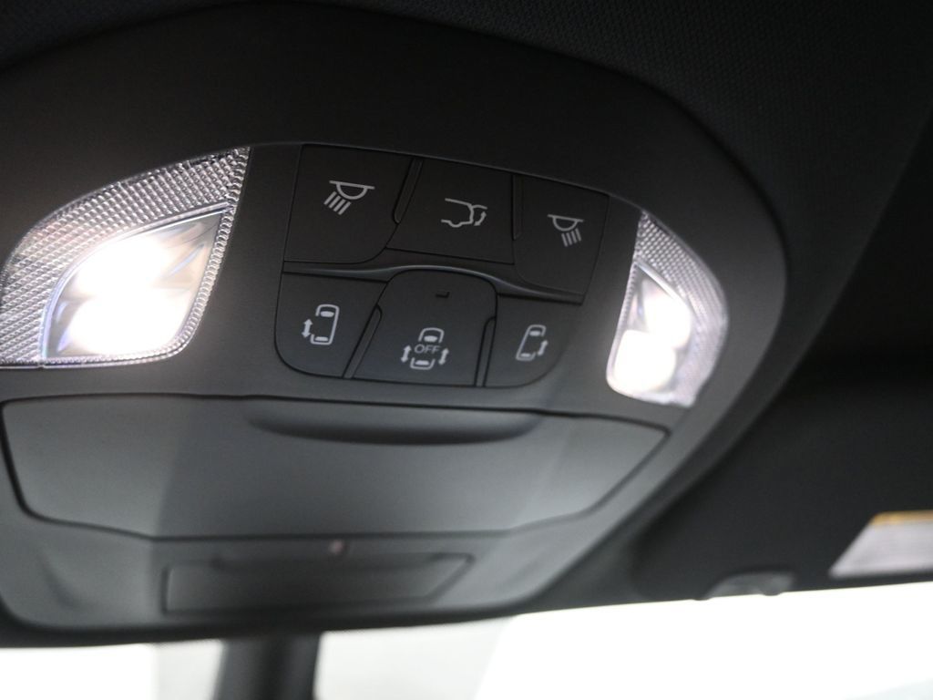 2026 Chrysler Pacifica photo 23