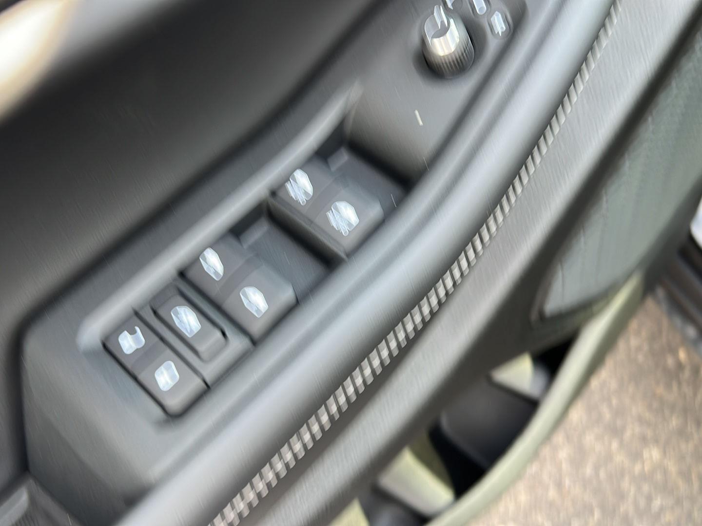2025 Jeep Grand Cherokee Laredo X photo 11