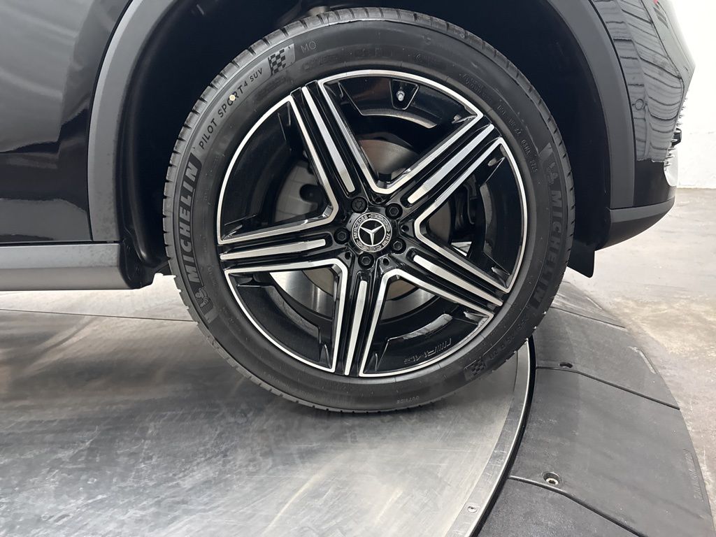 2026 Mercedes Benz GLC 300 photo 6