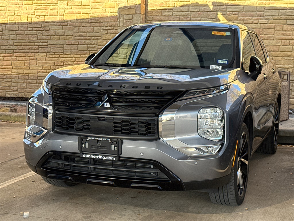 2023 Mitsubishi Outlander SE Black Edition's photo