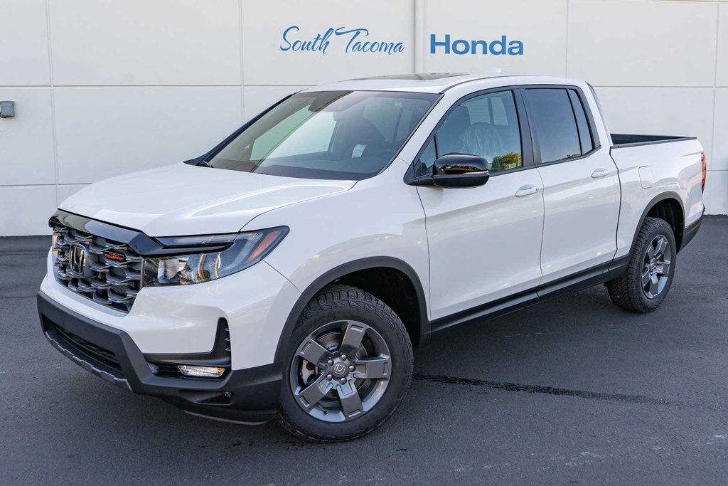 2025 Honda Ridgeline TrailSport photo 2