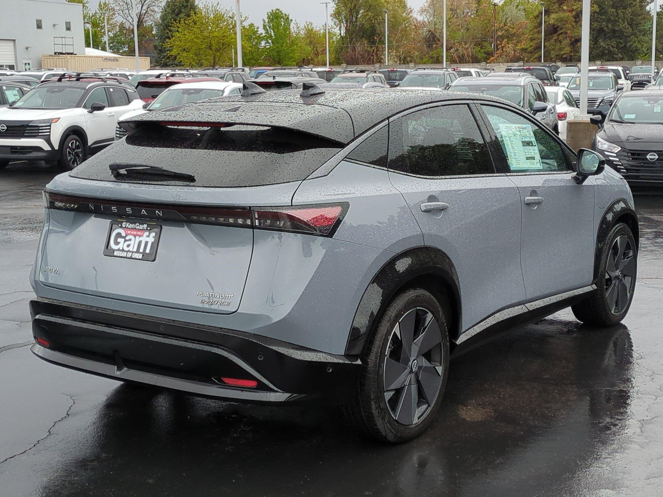 2025 Nissan ARIYA Platinum photo 3