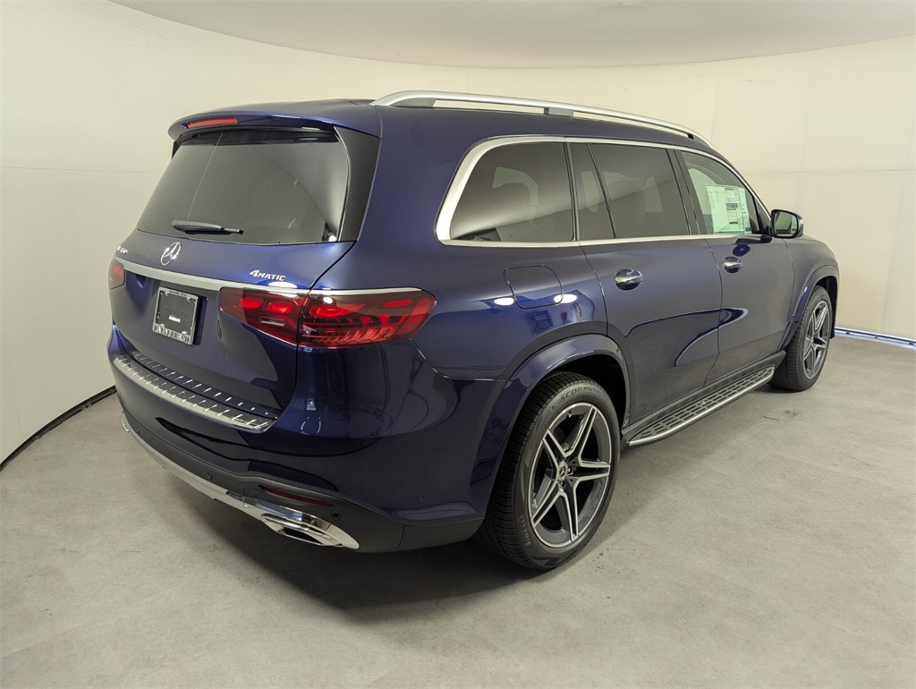 2026 Mercedes Benz GLS 450 4MATIC photo 3