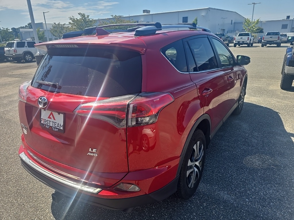2017 Toyota RAV4 LE photo 5