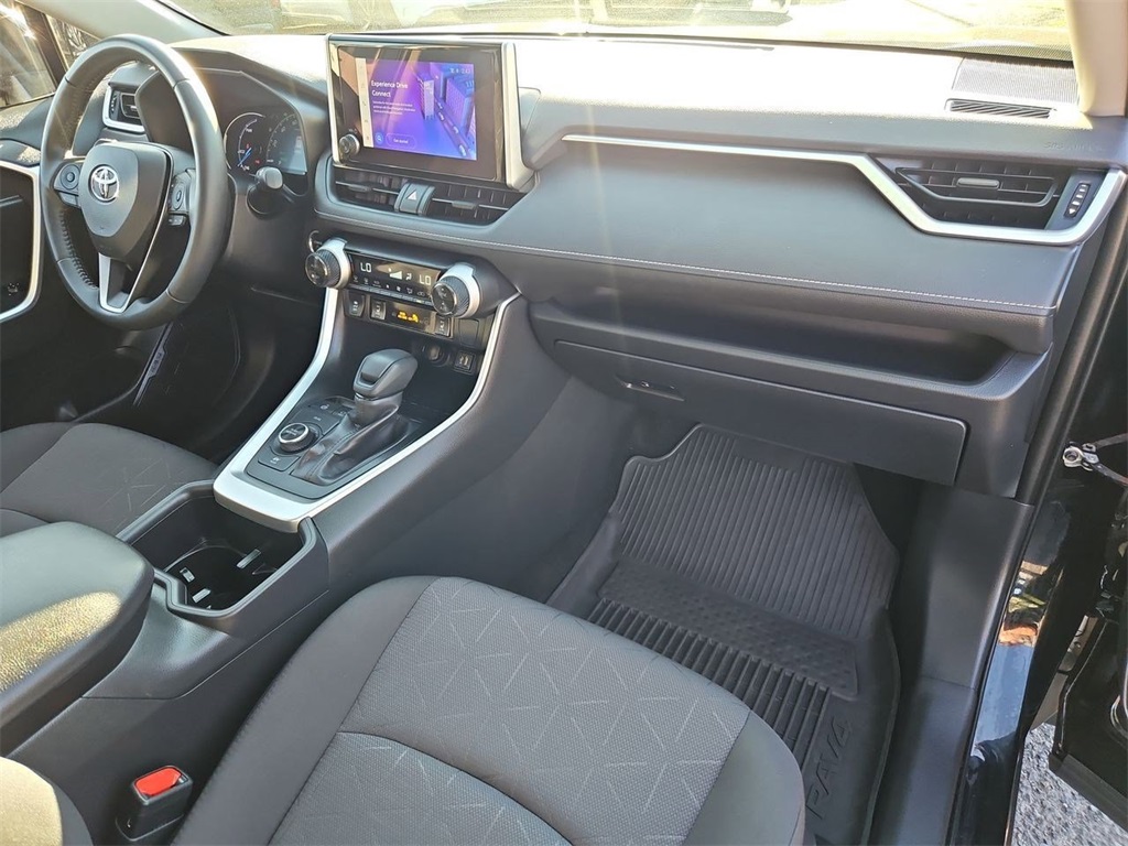 2023 Toyota RAV4 Hybrid XLE photo 33