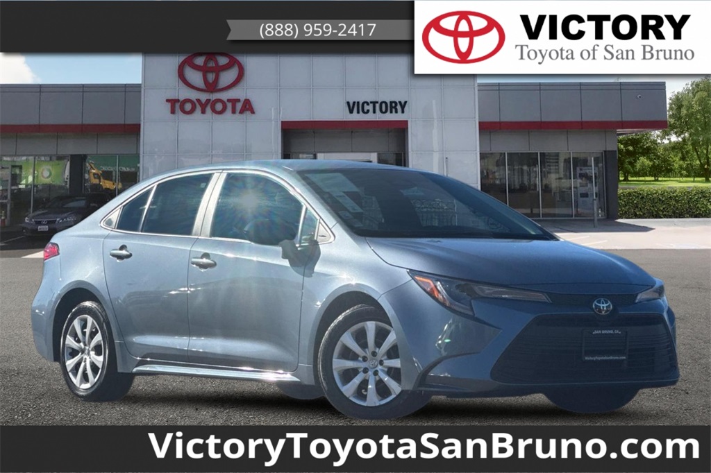 2024 Toyota Corolla LE's photo