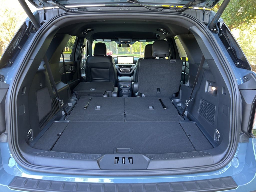 2025 Ford Explorer ST-Line photo 36