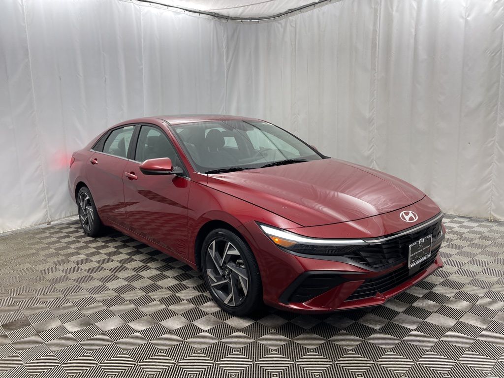 2025 Hyundai Elantra SEL Convenience photo 2