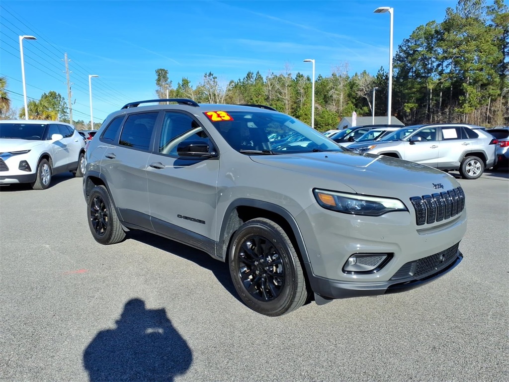 2023 Jeep Cherokee Altitude Lux's photo