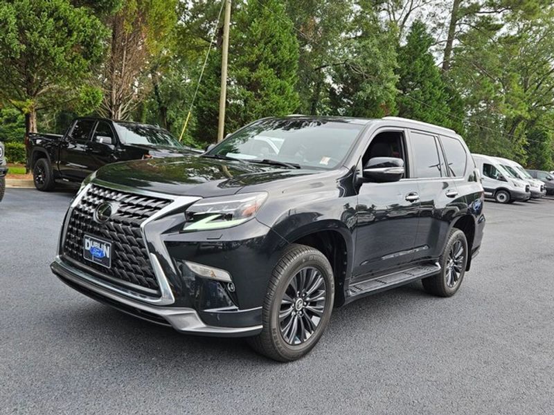 2023 Lexus GX 460 Premium photo 3