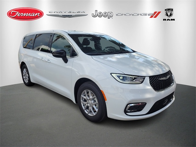 2026 Chrysler Pacifica Select's photo