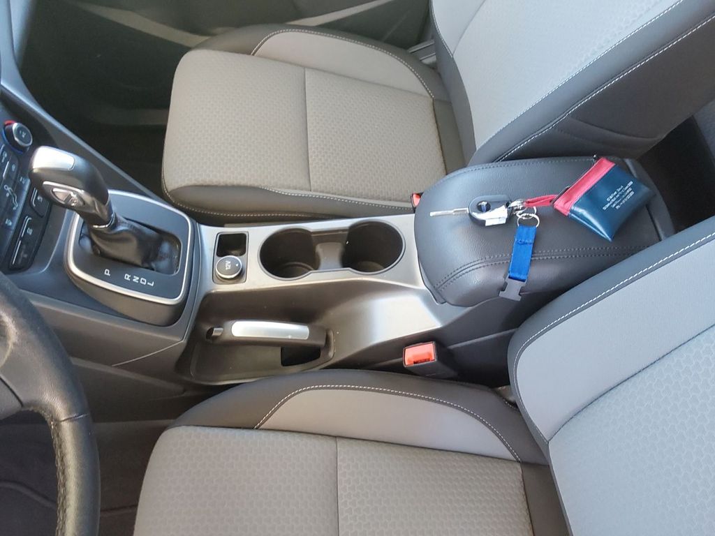2017 Ford C-Max Hybrid SE photo 11