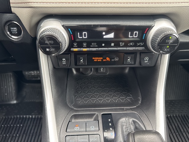 2022 Toyota RAV4 XLE photo 29