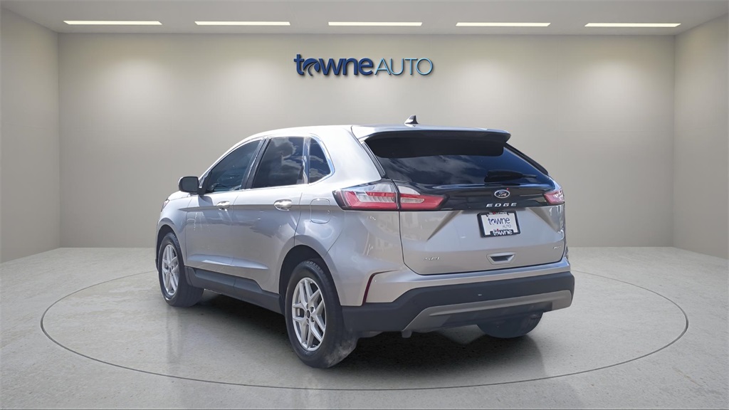 2022 Ford Edge SEL photo 3