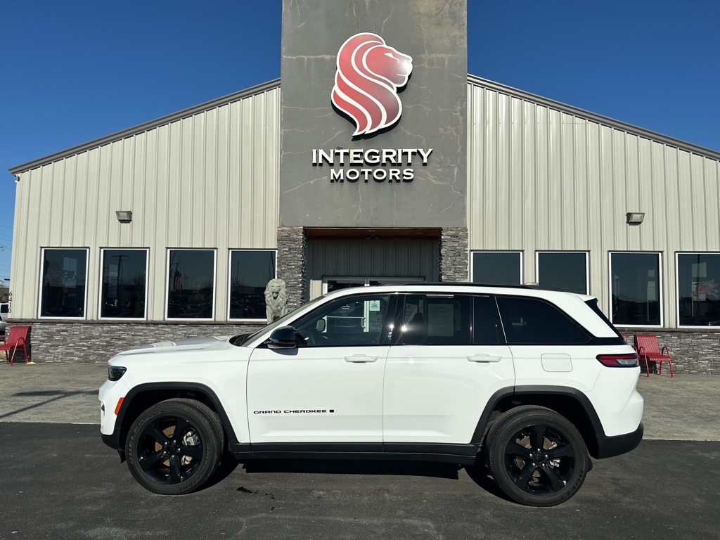 2023 Jeep Grand Cherokee Altitude's photo
