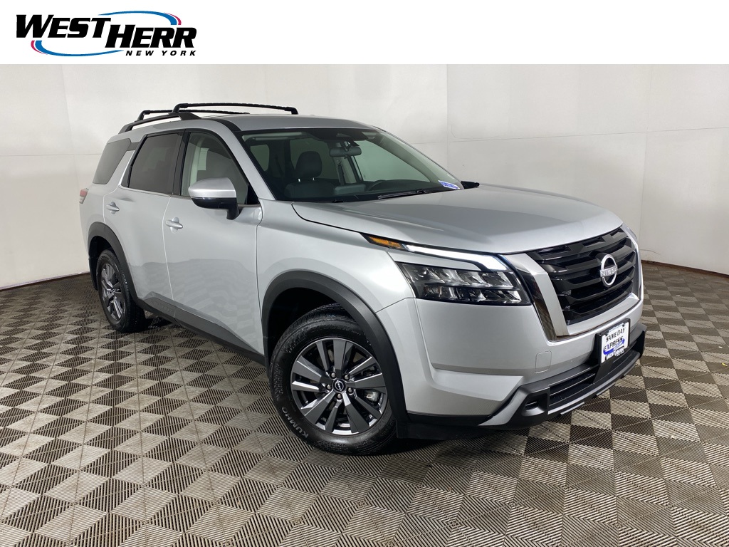 2025 Nissan Pathfinder SV's photo