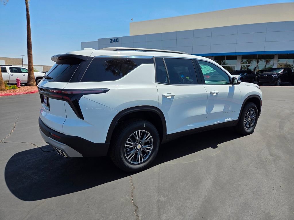 2025 Chevrolet Traverse photo 2