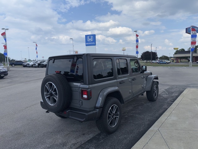 2023 Jeep Wrangler Sahara photo 5