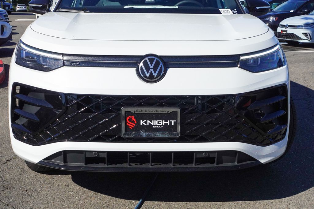 2026 Volkswagen Tiguan SE R-Line Black photo 4