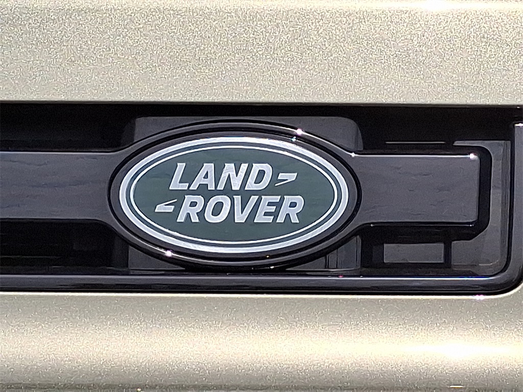 2025 Land Rover Defender 110 S photo 18