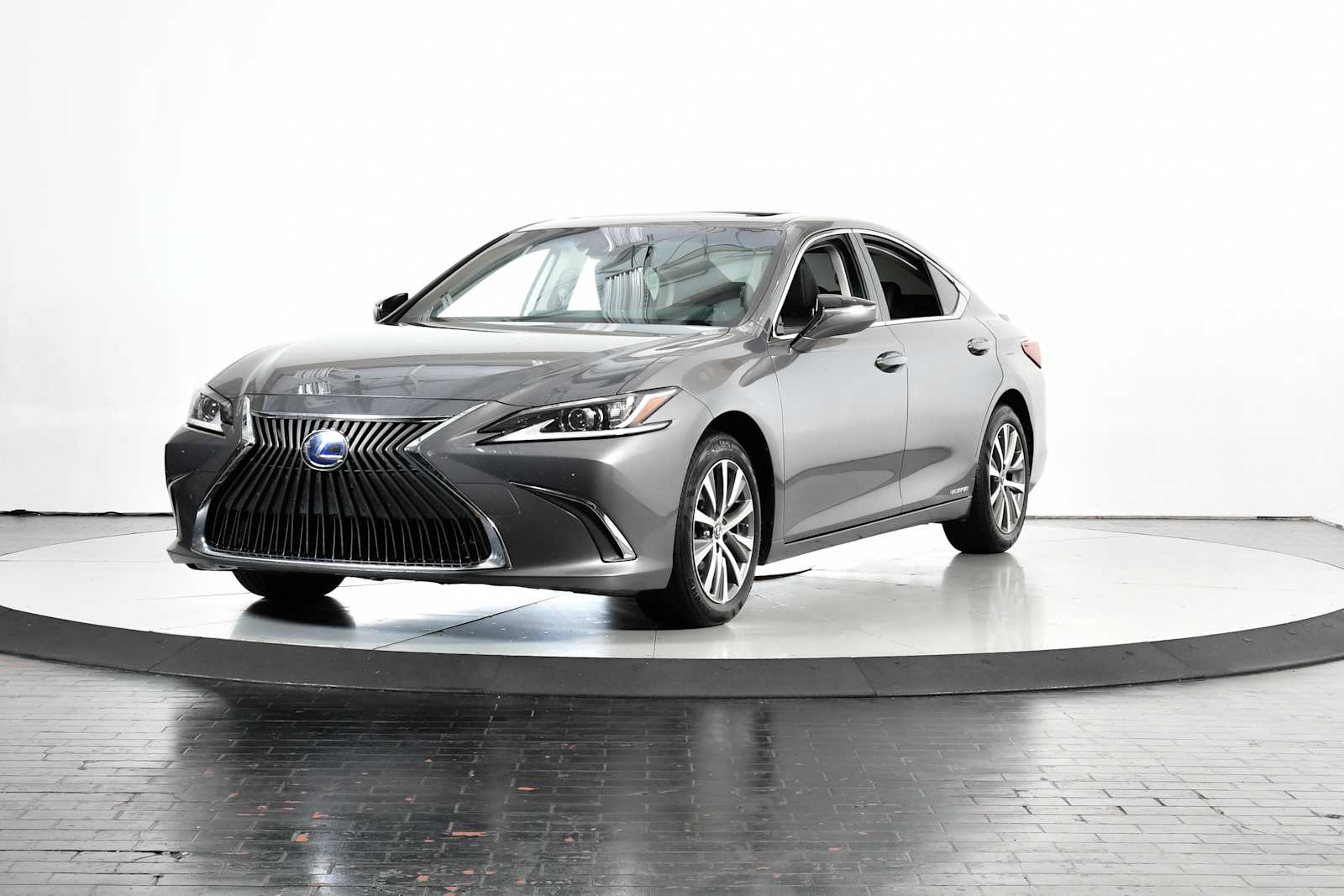 2019 Lexus ES Hybrid 300h's photo