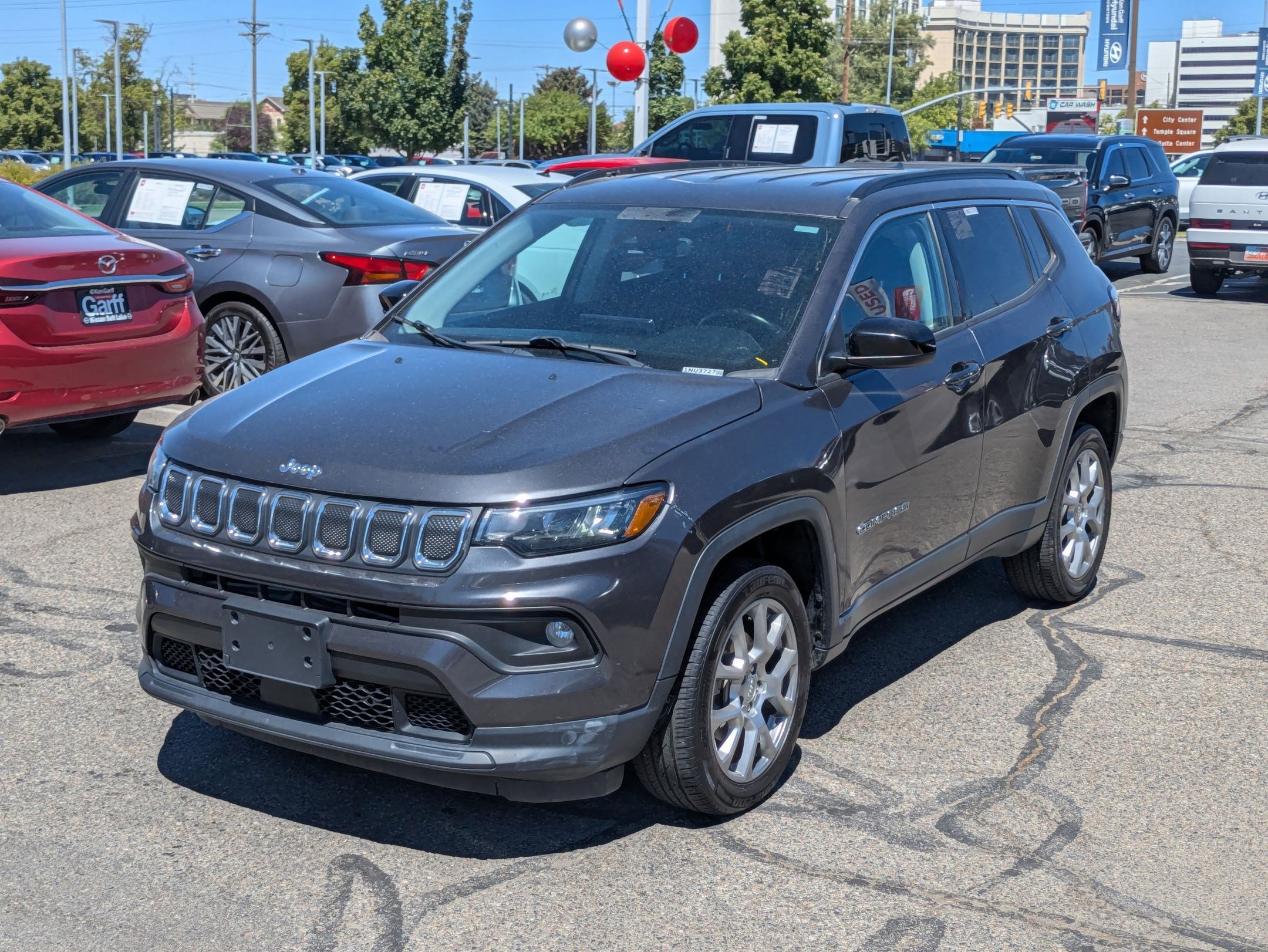 2022 Jeep Compass Latitude Lux photo 7