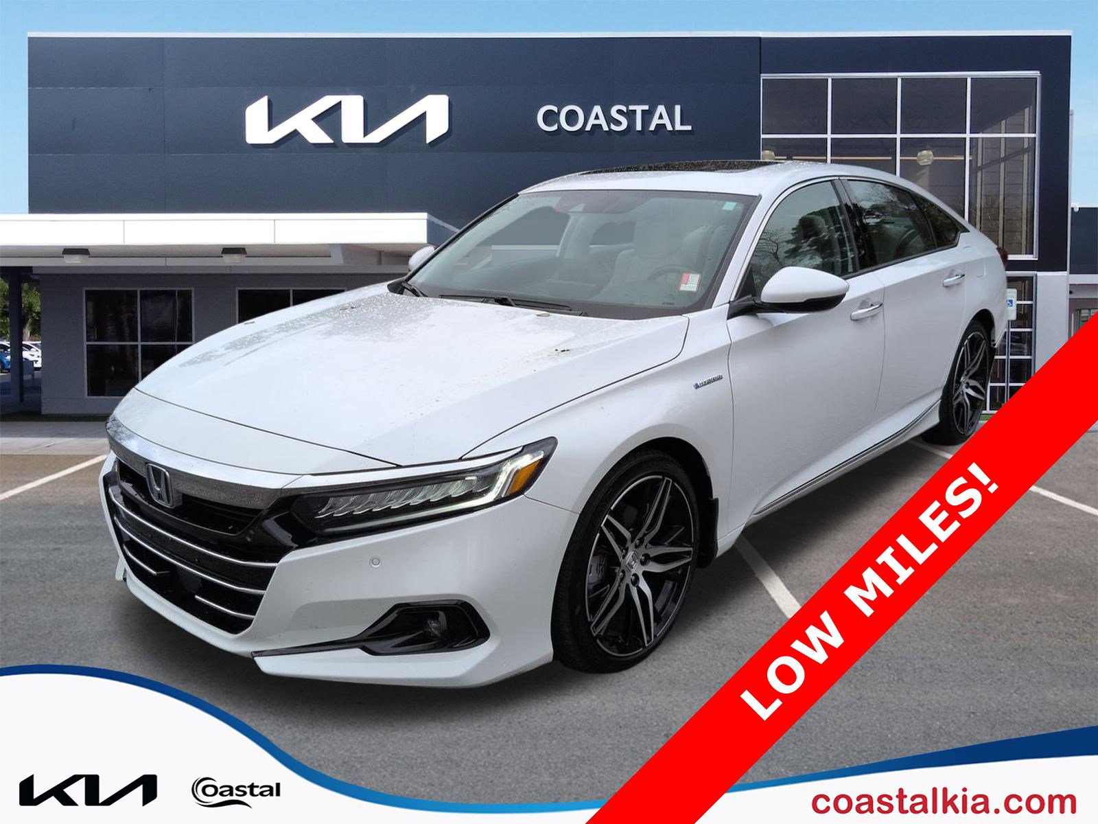 2022 Honda Accord Hybrid Touring's photo