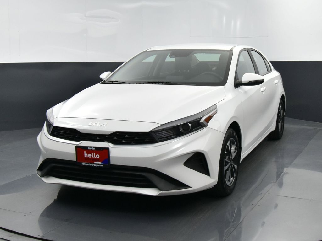 2024 Kia Forte LXS photo 2