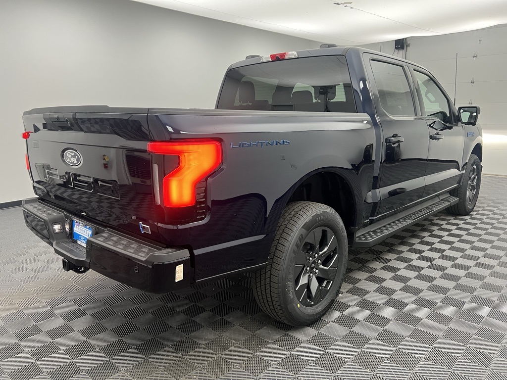 2025 Ford F-150 Lightning photo 15